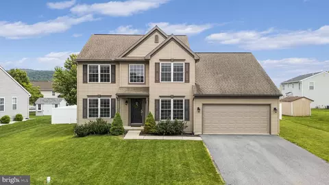 125 Nantucket Dr, Reading, PA 19605
