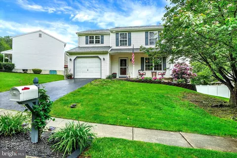 77 Patterson Dr, Robesonia, PA 19551