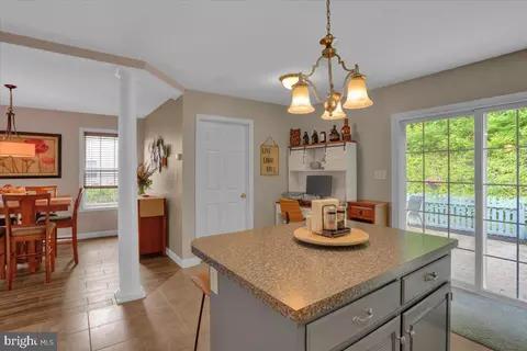 1526 Huron Dr, Reading, PA 19608 photo 7