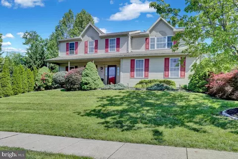 701 Antietam Dr, Douglassville, PA 19518