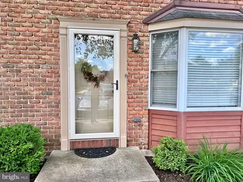 19 Warwick Ct, Reading, PA 19606 photo 4