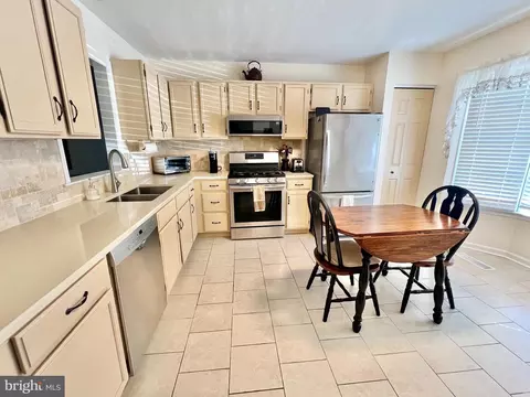 19 Warwick Ct, Reading, PA 19606 photo 6