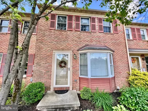 19 Warwick Ct, Reading, PA 19606 photo 3