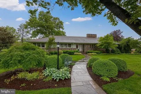 1545 Farr Rd, Wyomissing, PA 19610