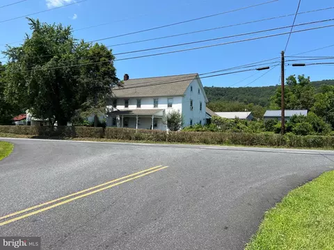 317 Machamer Rd, Douglassville, PA 19518