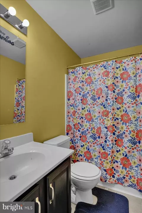 Bath - 69 Calais Dr, Reading, PA 19605 photo 3 of 5