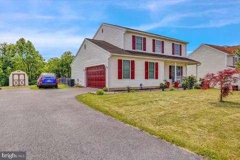 Exterior - 69 Calais Dr, Reading, PA 19605 photo 5 of 7