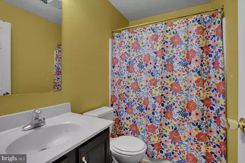 Bath - 69 Calais Dr, Reading, PA 19605 photo 2 of 5