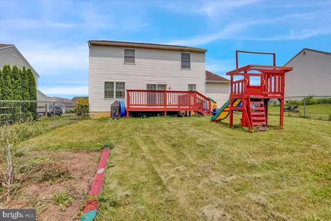 Exterior - 69 Calais Dr, Reading, PA 19605 photo 2 of 7