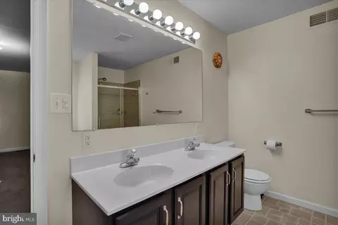 Bath - 69 Calais Dr, Reading, PA 19605 photo 4 of 5