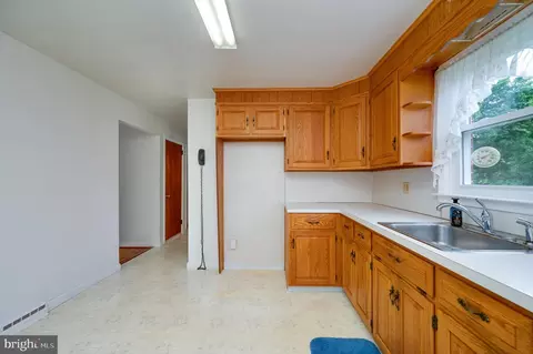 2007 Myrtle St, Reading, PA 19605 photo 13