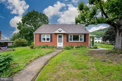2007 Myrtle St, Reading, PA 19605 photo 2