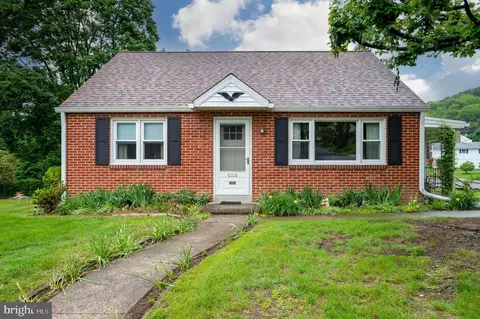 2007 Myrtle St, Reading, PA 19605