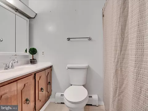 Bath - 315 Morrison Rd, Reading, PA 19601 photo 2 of 3