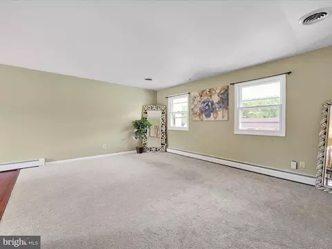 Living - 315 Morrison Rd, Reading, PA 19601 photo 1 of 4