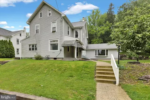 64 W Fairview St, Mohnton, PA 19540