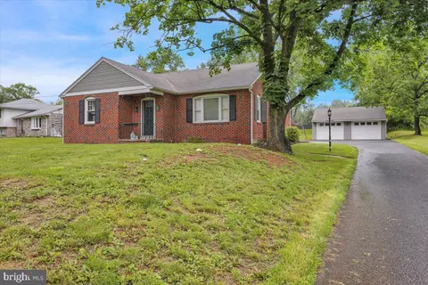 1357 Manatawny Dr, Pottstown, PA 19464