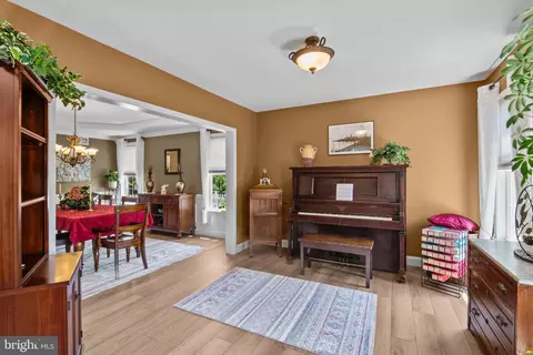 Entry Way - 58 Pacific Ave, Reading, PA 19608 photo 5 of 9