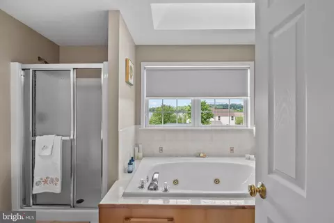 Bath - 58 Pacific Ave, Reading, PA 19608 photo 1 of 4