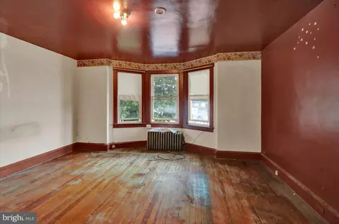 Living - 913 Gregg Ave, Reading, PA 19607 photo 3 of 4