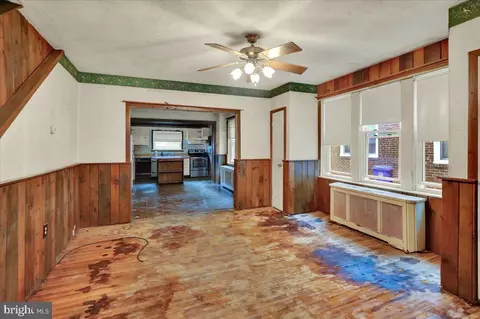 Living - 913 Gregg Ave, Reading, PA 19607 photo 2 of 4
