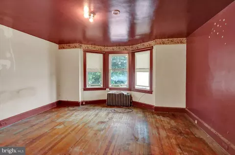 Living - 913 Gregg Ave, Reading, PA 19607 photo 4 of 4