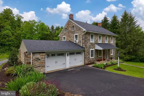 62 E Mountain Ave, Robesonia, PA 19551