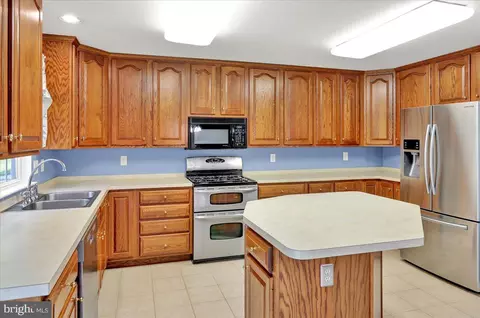 203 Barrington Dr, Reading, PA 19607 photo 11