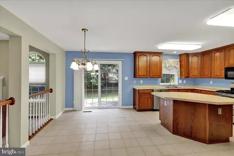 203 Barrington Dr, Reading, PA 19607 photo 8
