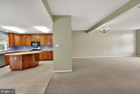 203 Barrington Dr, Reading, PA 19607 photo 7