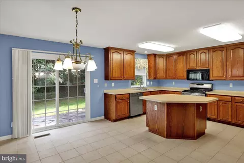 203 Barrington Dr, Reading, PA 19607 photo 9