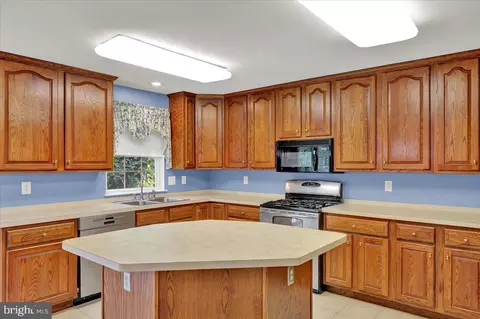 203 Barrington Dr, Reading, PA 19607 photo 10