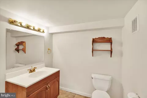 203 Barrington Dr, Reading, PA 19607 photo 40