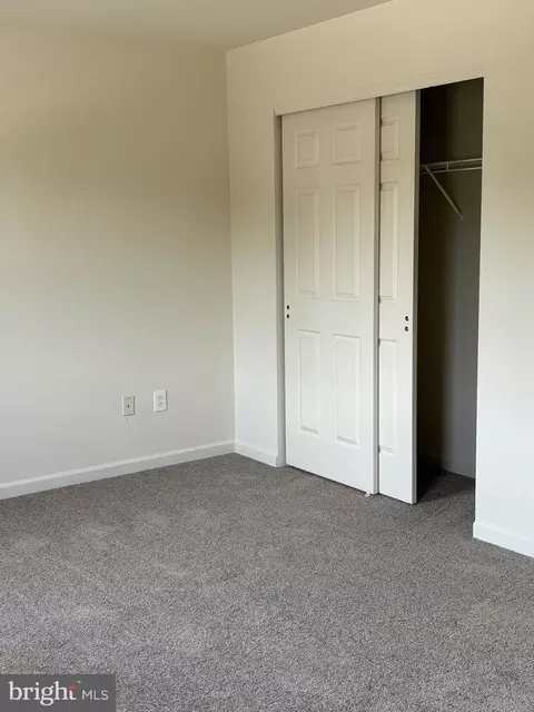 Bedroom - 348 Sioux Ct, Sinking Spring, PA 19608 photo 3 of 4