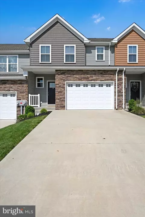 Exterior - 10 Hubbardton Ct, Sinking Spring, PA 19608 photo 2 of 5