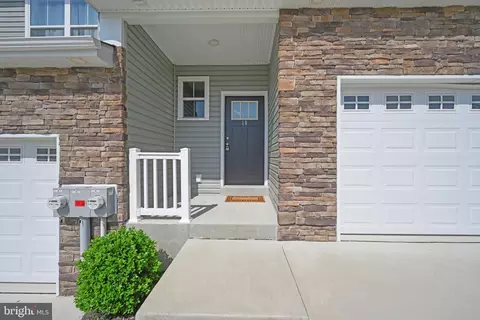 Exterior - 10 Hubbardton Ct, Sinking Spring, PA 19608 photo 3 of 5