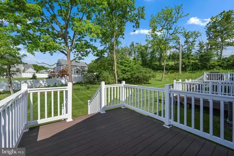 Exterior - 10 Hubbardton Ct, Sinking Spring, PA 19608 photo 4 of 5