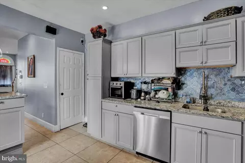 526 Windsor St, Reading, PA 19601 photo 9