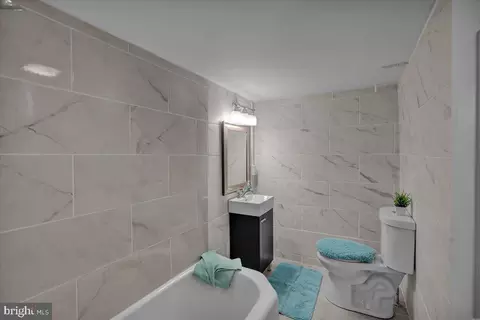Bath - 937 Fern Ave, Reading, PA 19607 photo 4 of 5