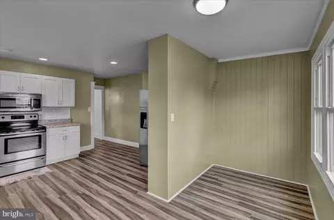 Entry Way - 937 Fern Ave, Reading, PA 19607 photo 5 of 10