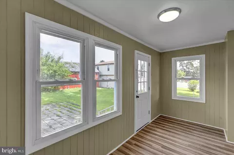 Entry Way - 937 Fern Ave, Reading, PA 19607 photo 6 of 10