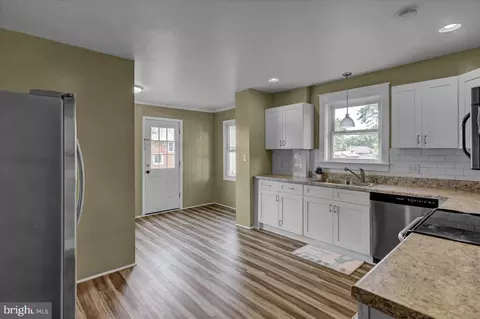 Entry Way - 937 Fern Ave, Reading, PA 19607 photo 8 of 10