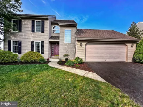 412 Heritage Dr, Fleetwood, PA 19522