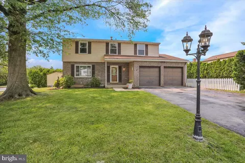 913 Hearthstone Ln, Reading, PA 19608