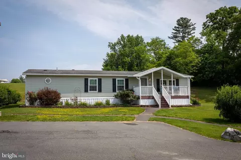 510 Caravelle Ln, Reading, PA 19606