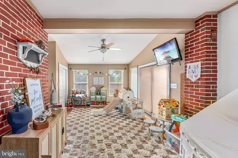 Entry Way - 17 Water St, Oley, PA 19547 photo 2 of 7