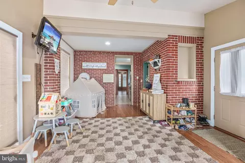 Entry Way - 17 Water St, Oley, PA 19547 photo 6 of 7