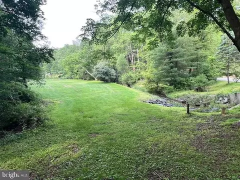 Exterior - 214 Meadow Glen Ln, Reading, PA 19607 photo 5 of 5