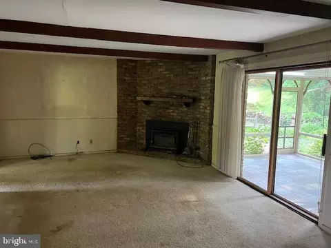 Living - 214 Meadow Glen Ln, Reading, PA 19607 photo 2 of 2