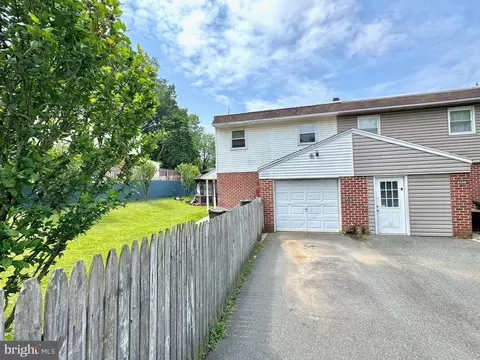 807 Rabbit Ln, Reading, PA 19606